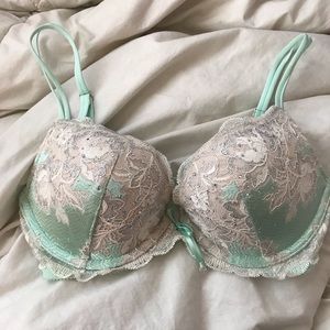 Victorias Secret “Very Sexy” Holiday Bra 32C